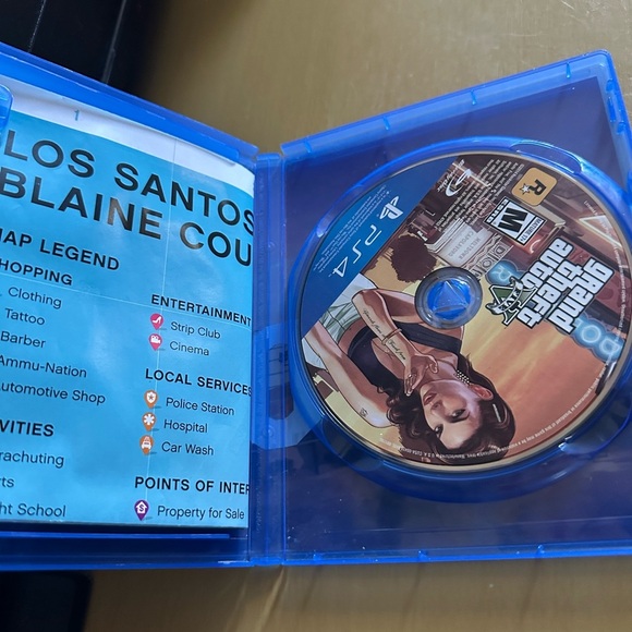 Grand Theft Auto V for PS4 - game - Picture 2 of 3